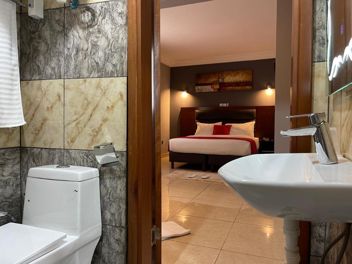 La Rochelle Hotel Yaounde Exterior photo