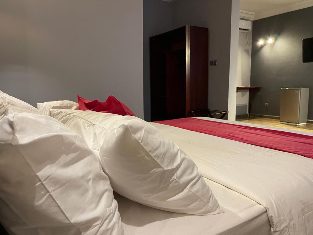 La Rochelle Hotel Yaounde Exterior photo