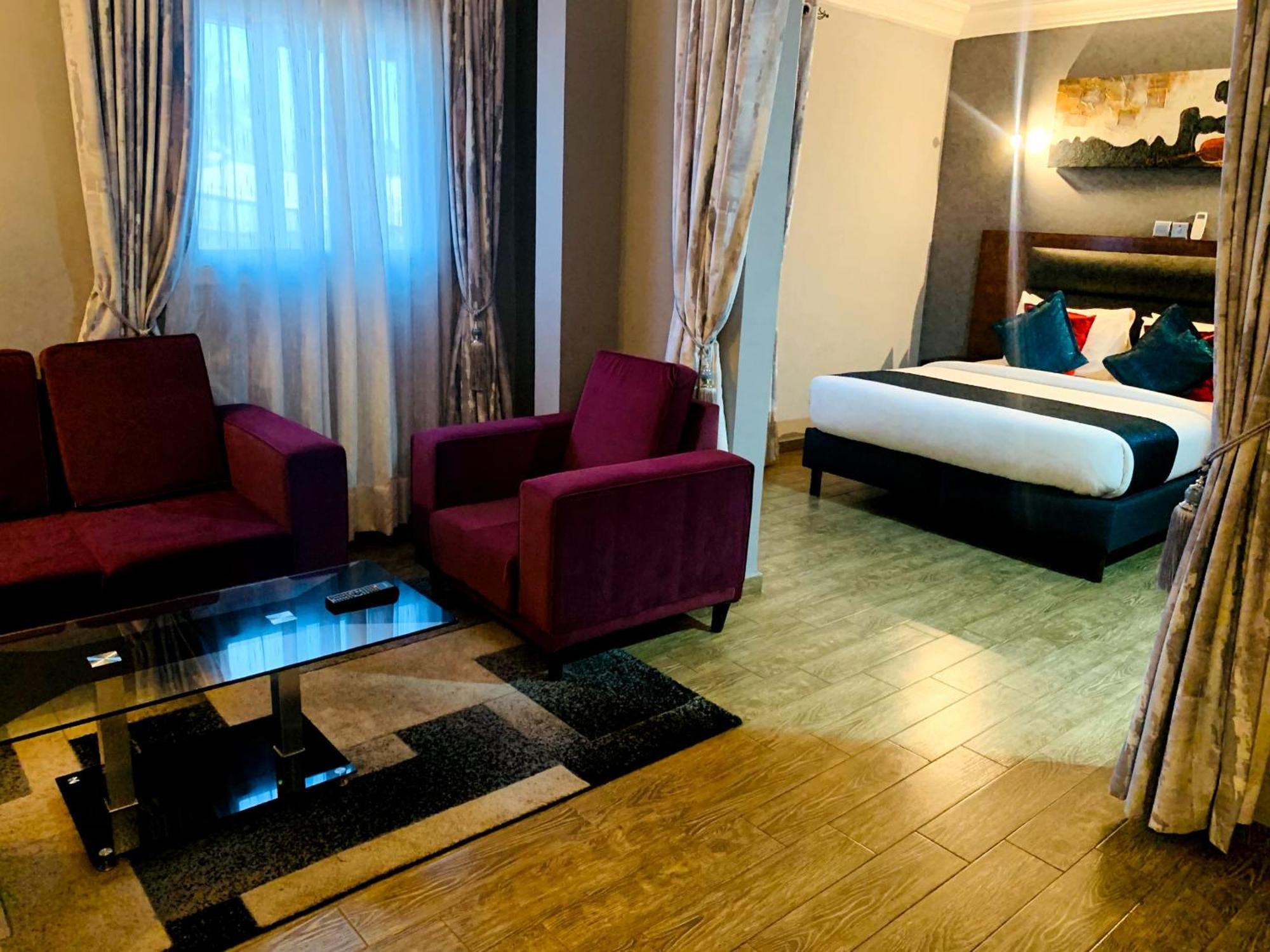 La Rochelle Hotel Yaounde Exterior photo