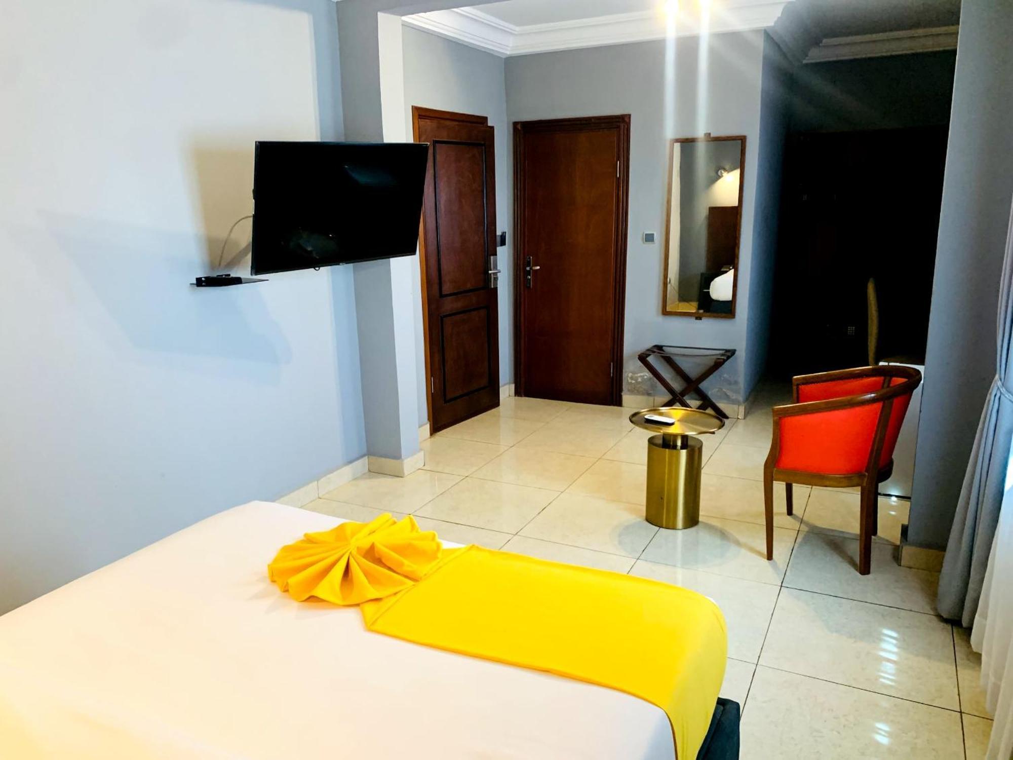 La Rochelle Hotel Yaounde Exterior photo