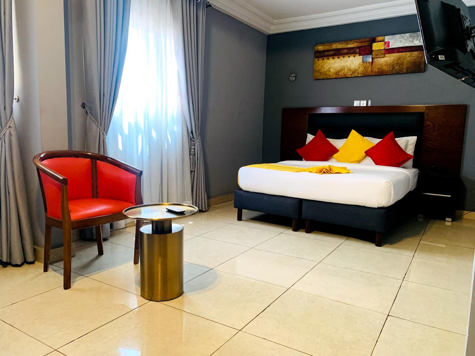La Rochelle Hotel Yaounde Exterior photo