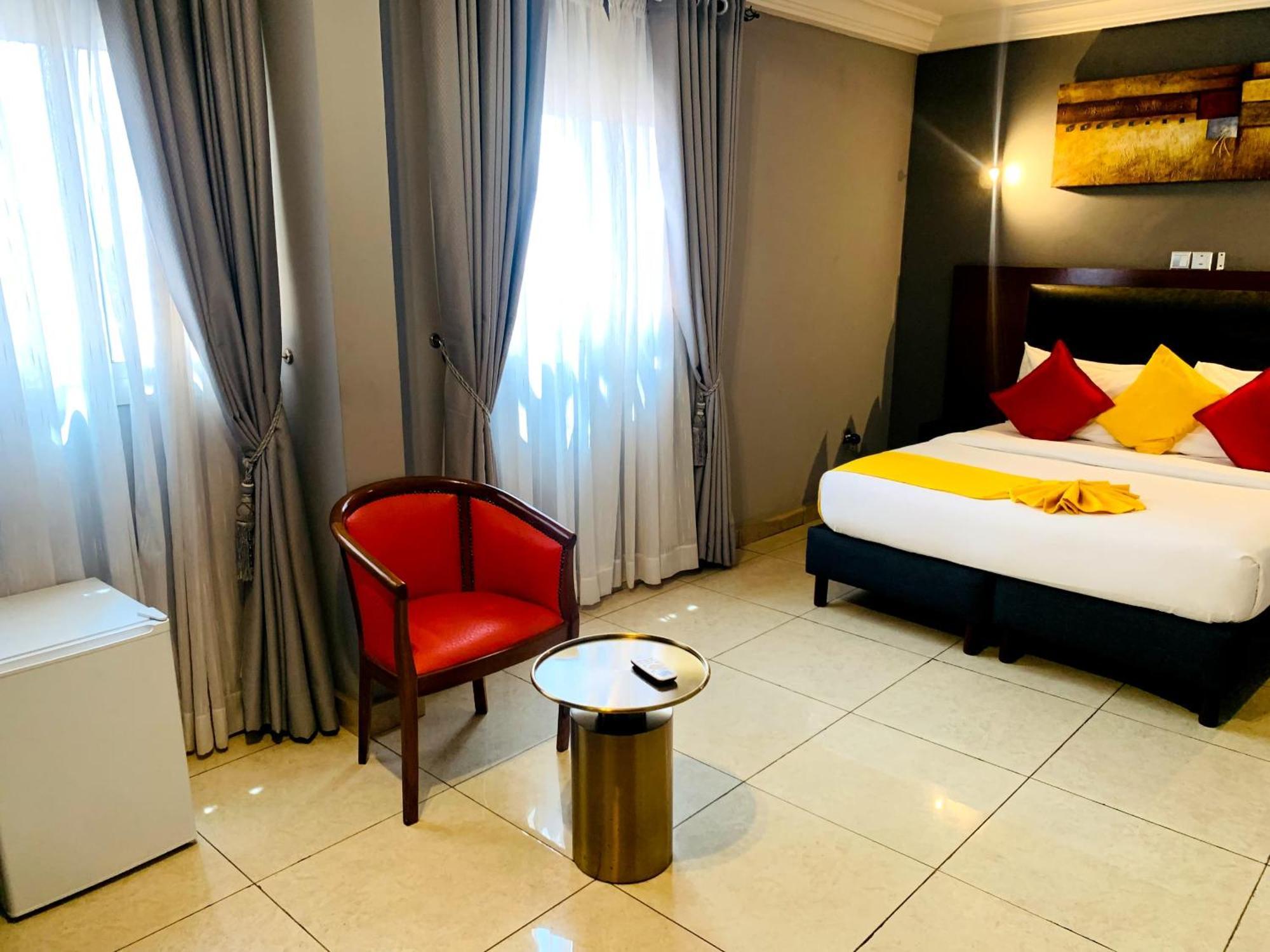 La Rochelle Hotel Yaounde Exterior photo